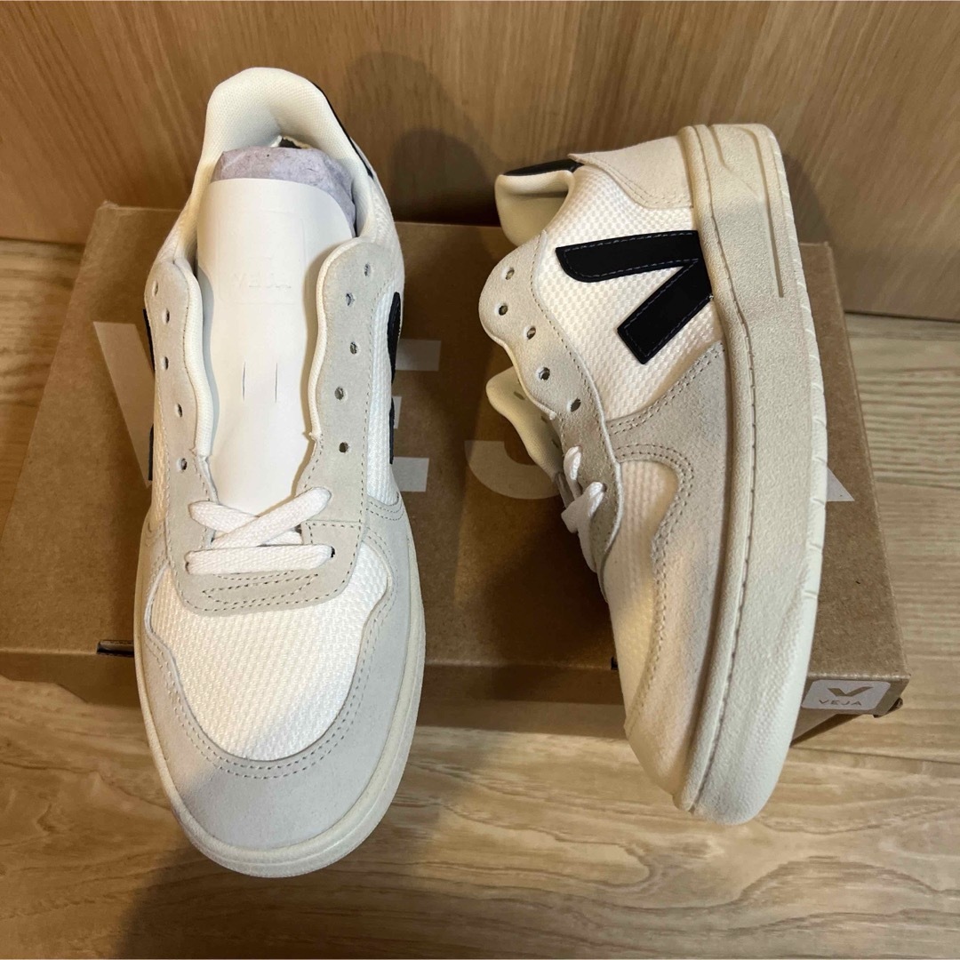 VEJA - 新品 VEJA V10ヴェジャレザー スニーカー EU40 25cm の VEJA - 新品 VEJA V10ヴェジャレザー スニーカー EU40 25cm の