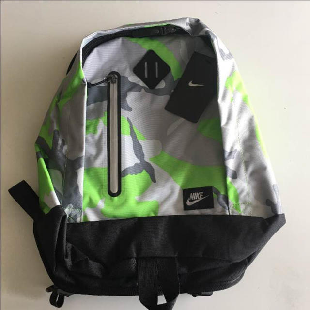 NIKE(ナイキ)のナイキ  キッズ  リュックサック  ２０Ｌ キッズ/ベビー/マタニティのこども用バッグ(リュックサック)の商品写真