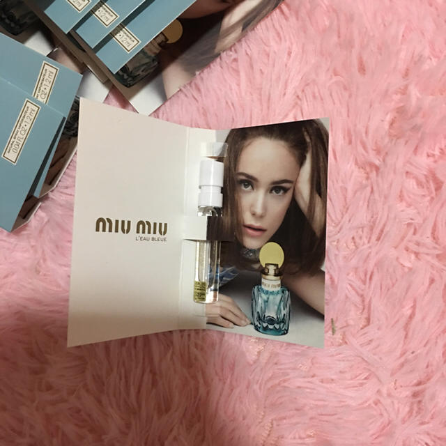 miumiu(ミュウミュウ)の新品 1.2ml MIUMIU ローブルーオードパルファム 香水 ミュウミュウ コスメ/美容の香水(香水(女性用))の商品写真