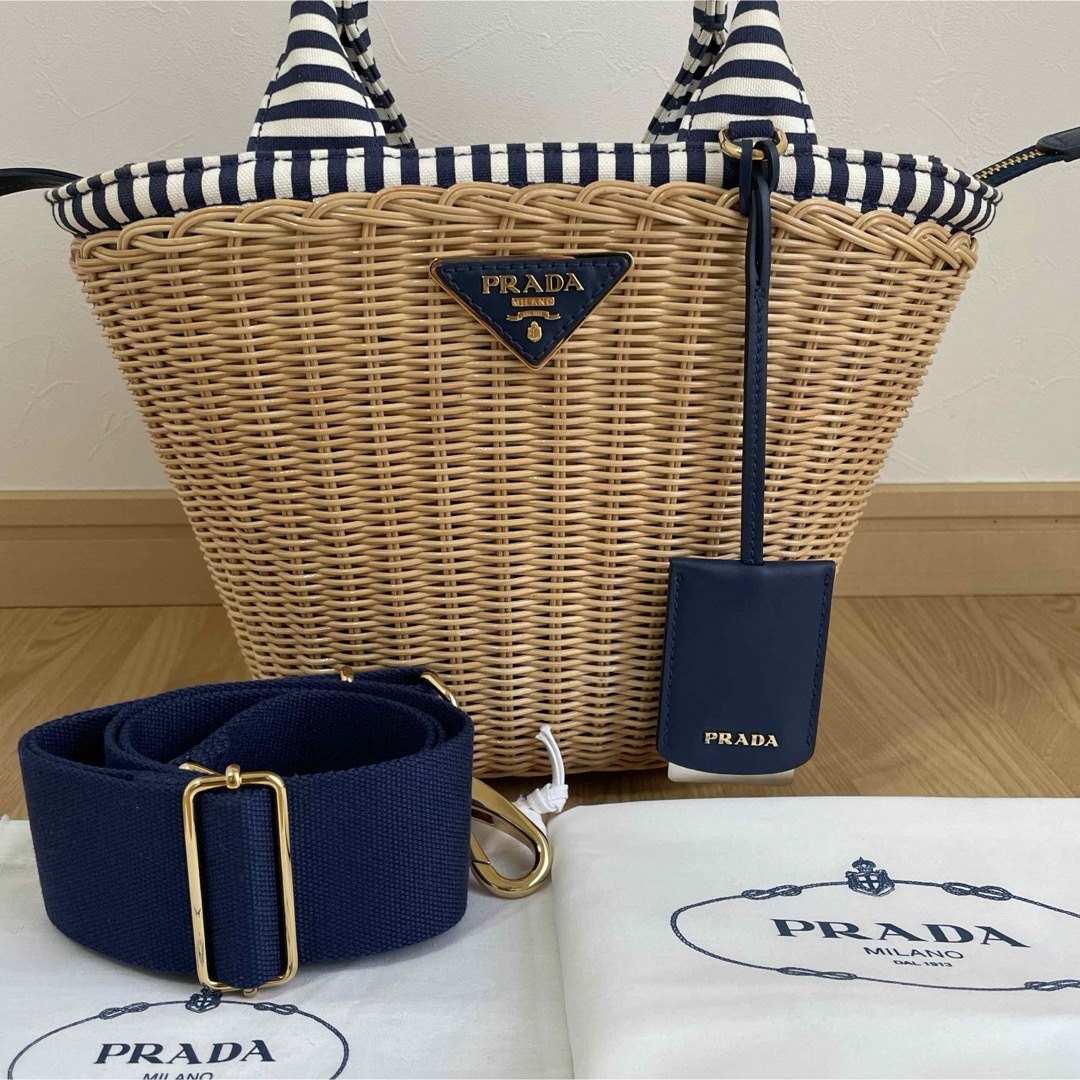 美品】PRADA(プラダ)ショルダーバッグ むつかしい 美品】PRADA(プラダ)ショルダーバッグ むつかしい