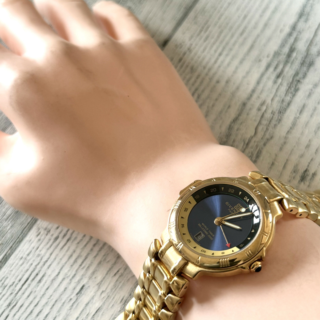 GIVENCHY - 【電池交換済】GIVENCHY ジバンシー 腕時計 GMT GIVENCHY - 【電池交換済】GIVENCHY ジバンシー 腕時計 GMT