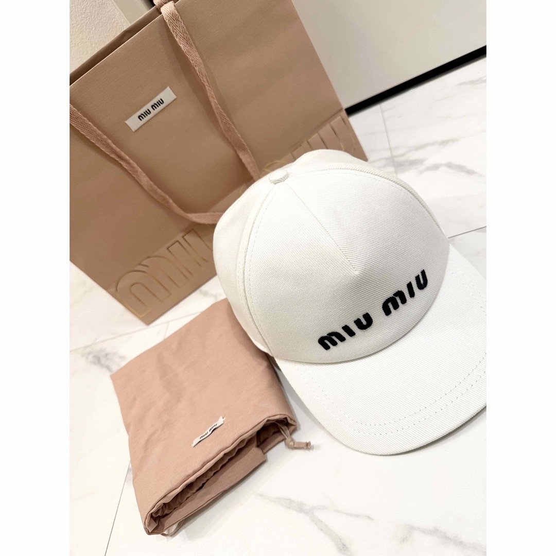 確実正規品鑑定書付きMIU MIU ホワイト キャップ M 確実正規品鑑定書付きMIU MIU ホワイト キャップ M