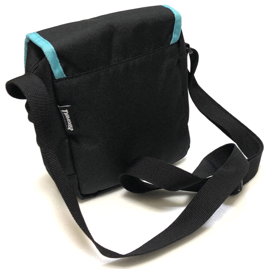 THRASHER(スラッシャー)のTHRASHER スラッシャー 2407045 ショルダーバッグ ブラック ロゴ メンズのバッグ(ショルダーバッグ)の商品写真