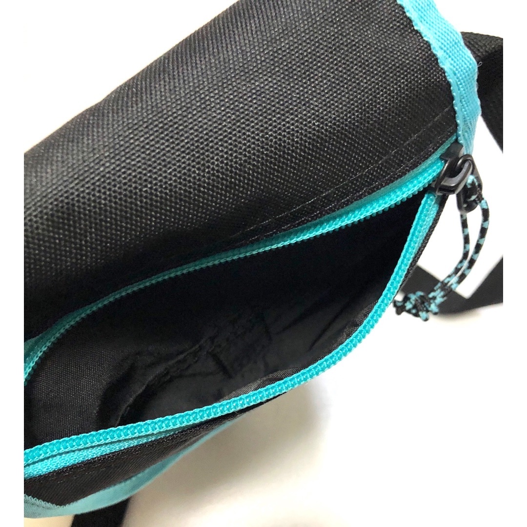 THRASHER(スラッシャー)のTHRASHER スラッシャー 2407045 ショルダーバッグ ブラック ロゴ メンズのバッグ(ショルダーバッグ)の商品写真