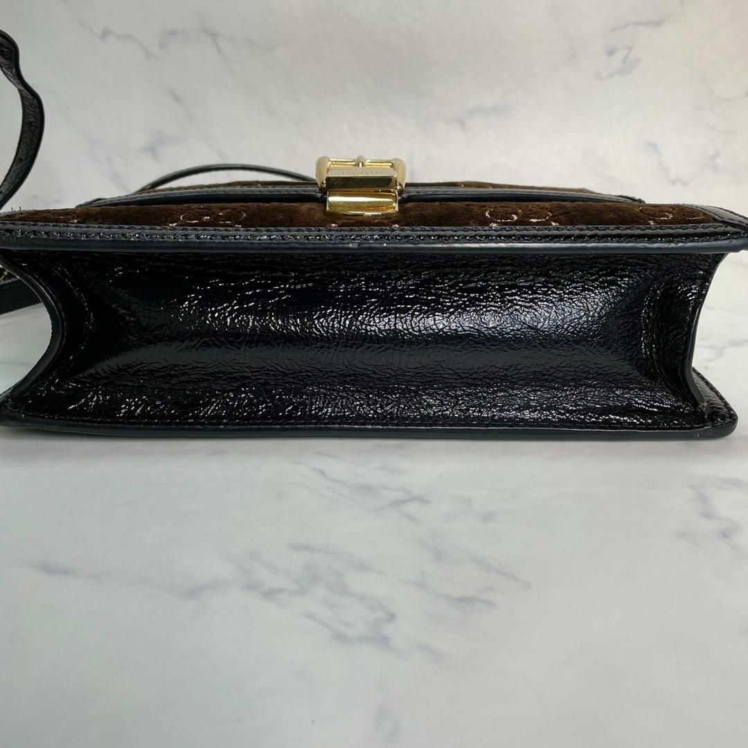 GUCCI - 【美品レア】GUCCI ショルダーバッグ シルヴィ ベロアの GUCCI - 【美品レア】GUCCI ショルダーバッグ シルヴィ ベロアの