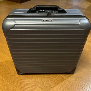 28.29.30日限定値引き 美品RIMOWA クラシック 35L 2輪 よじる 28.29.30日限定値引き 美品RIMOWA クラシック 35L 2輪 よじる