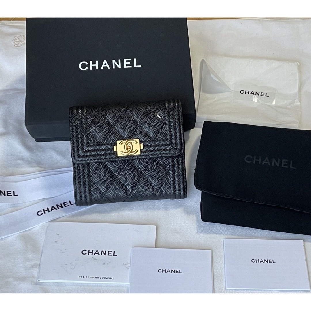 未使用】 CHANEL ボーイシャネル キャビアスキン 三つ折り 財布 黒 未使用】 CHANEL ボーイシャネル キャビアスキン 三つ折り 財布 黒
