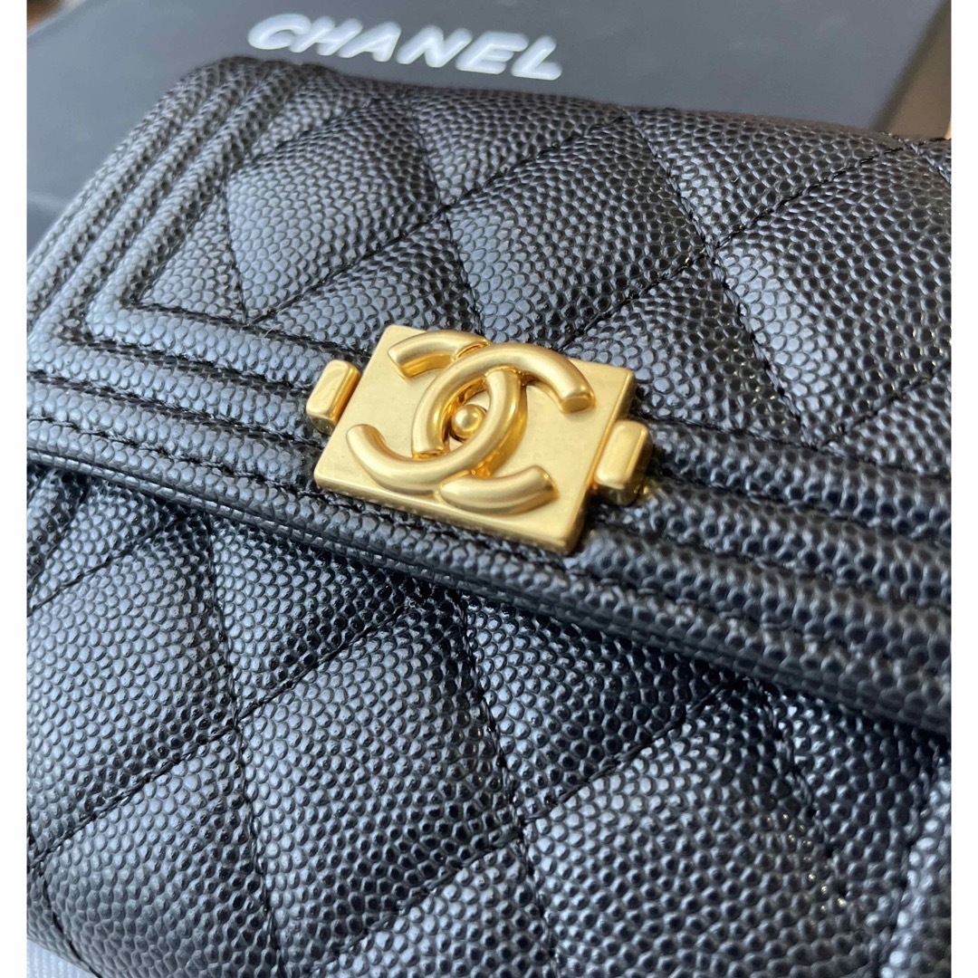 未使用】 CHANEL ボーイシャネル キャビアスキン 三つ折り 財布 黒 未使用】 CHANEL ボーイシャネル キャビアスキン 三つ折り 財布 黒