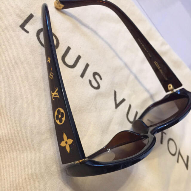 LOUIS VUITTON(ルイヴィトン)の正規品 LOUIS VITTON サングラス レディースのファッション小物(サングラス/メガネ)の商品写真