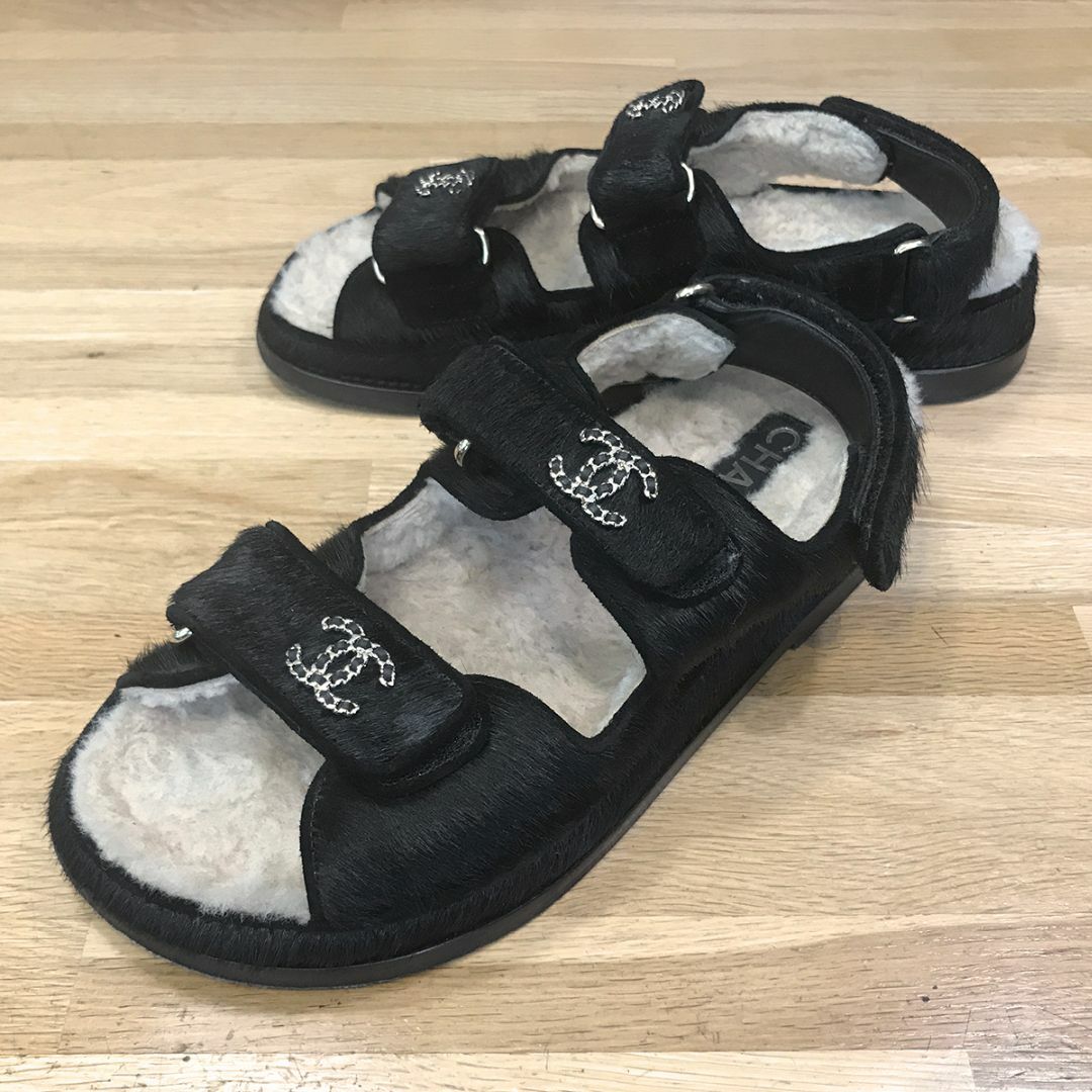 超美品 シャネル フットベッド ベルクロ サンダル ファー ハラコ 超美品 シャネル フットベッド ベルクロ サンダル ファー ハラコ