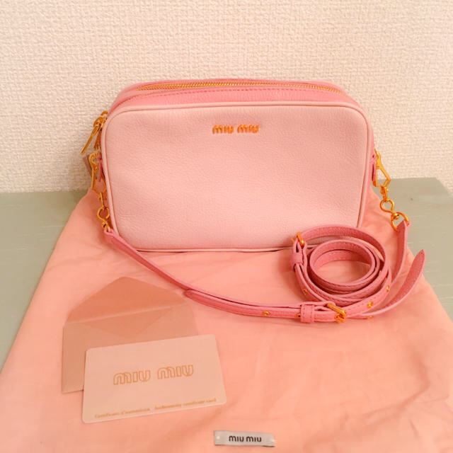 miumiu   美品*miumiu ショルダーバッグ ギャランティーカード付きの