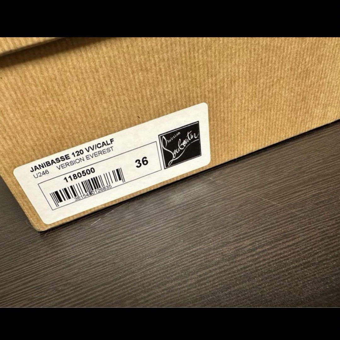 新品未使用☆クリスチャンルブタン・スエードレザースタッズ 新品未使用☆クリスチャンルブタン・スエードレザースタッズ