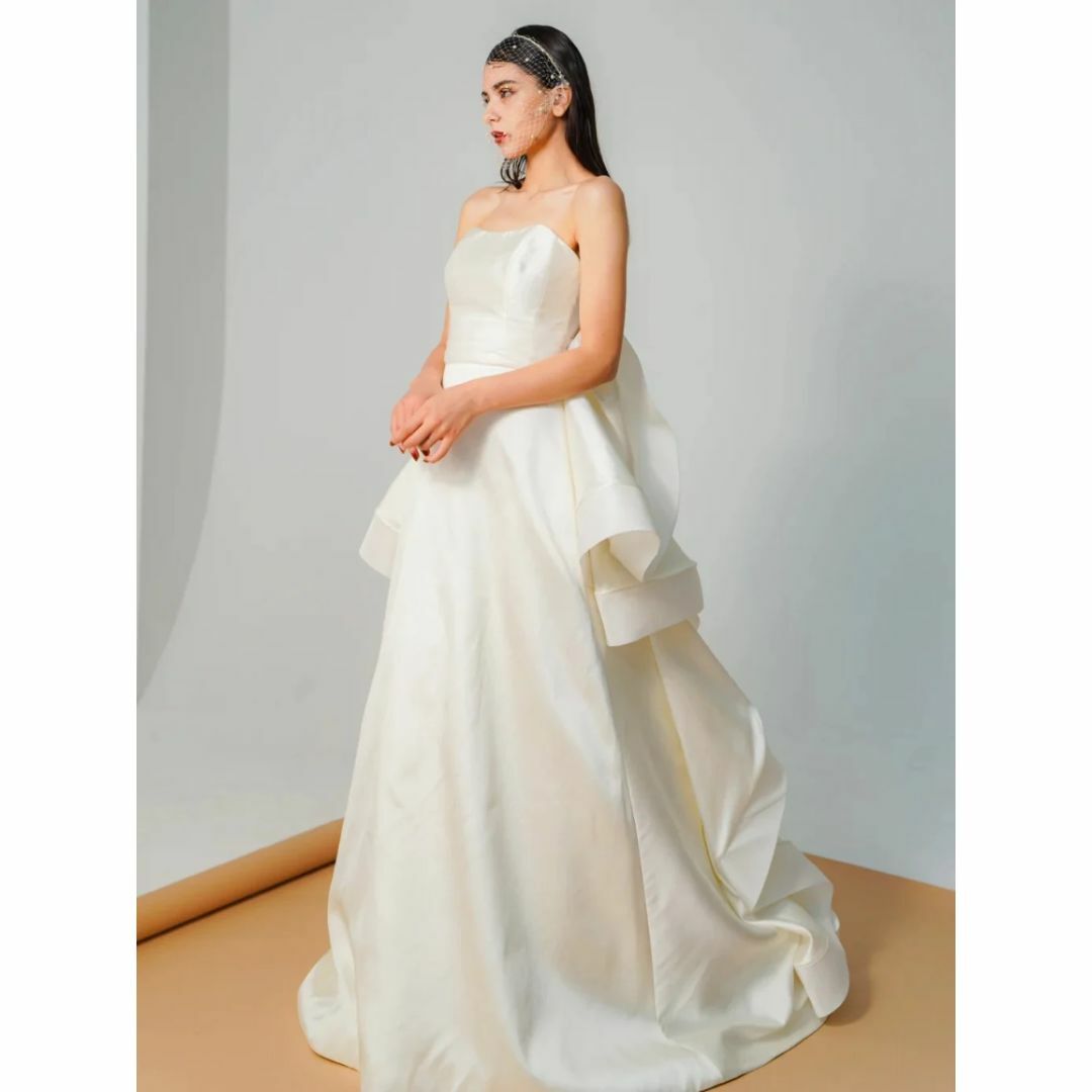 ウェディングドレス ベアトップ ふっくら柔らかなバックリボン デザイン感 結婚式