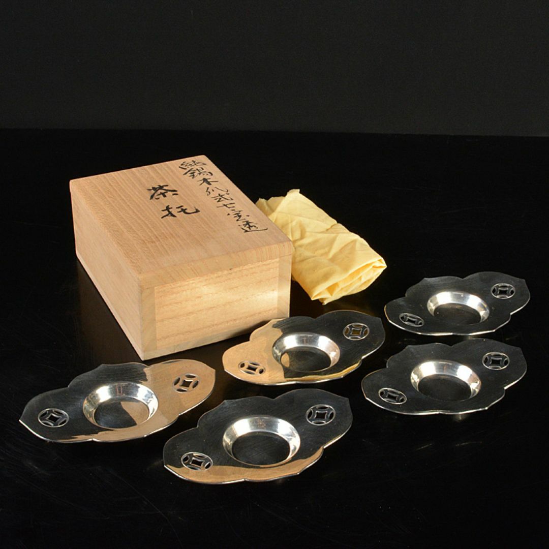 煎茶道具 隆昌造 純錫 木瓜式 七宝透 茶托 五客 合計約292g 共箱 煎茶道具 隆昌造 純錫 木瓜式 七宝透 茶托 五客 合計約292g 共箱