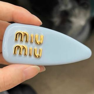 MIU MIU(ヘアアクセサリー ・ ブルー・ネイビー/青色系)の MIU MIU(ヘアアクセサリー ・ ブルー・ネイビー/青色系)の