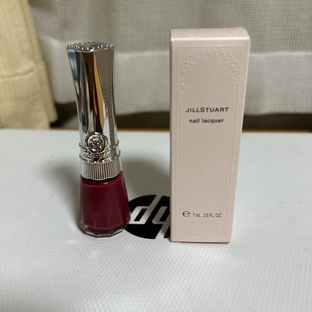 JILLSTUART(ジルスチュアート)のジルスチュアート　ネイルラッカー　廃盤品　110 red rose コスメ/美容のネイル(マニキュア)の商品写真
