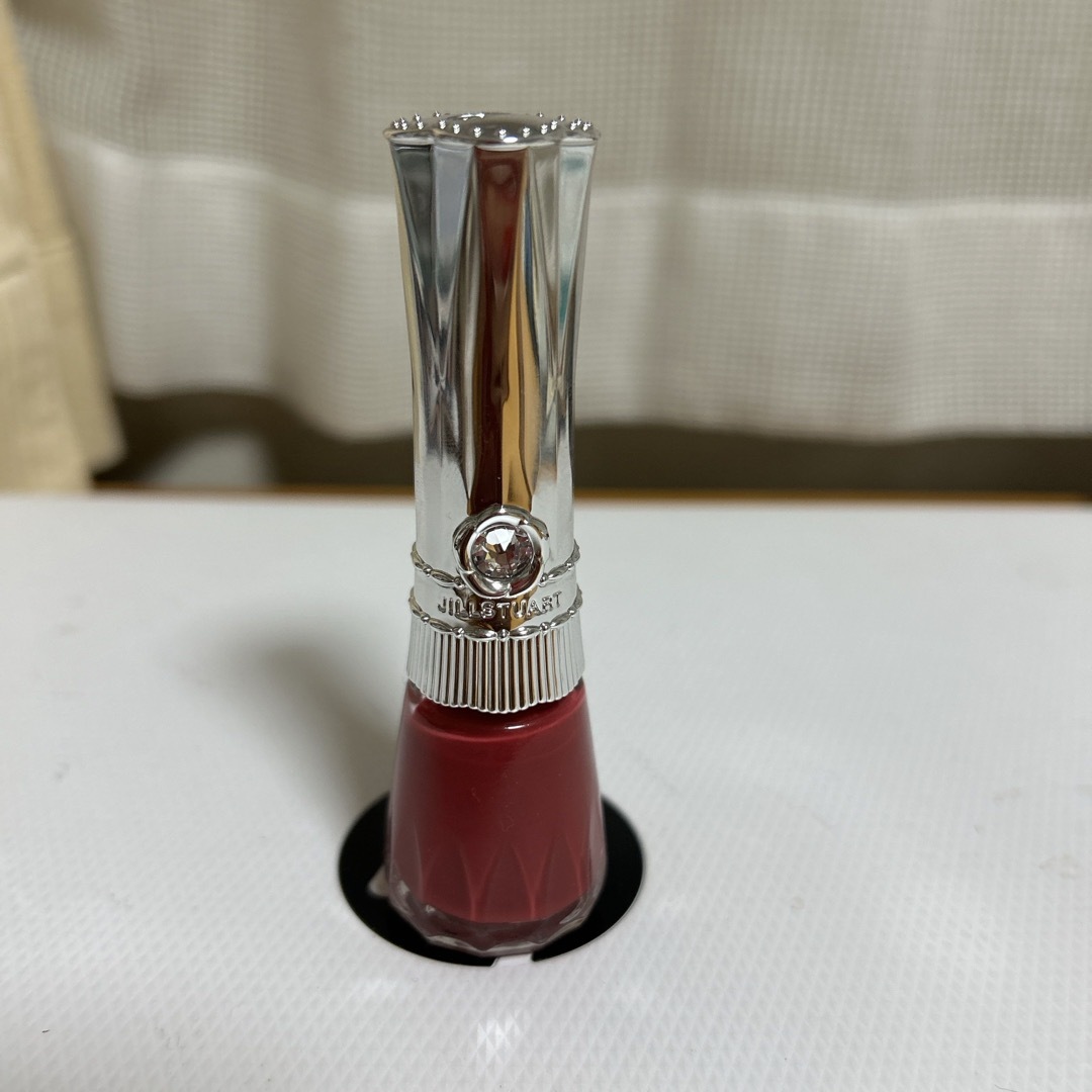 JILLSTUART(ジルスチュアート)のジルスチュアート　ネイルラッカー　廃盤品　110 red rose コスメ/美容のネイル(マニキュア)の商品写真