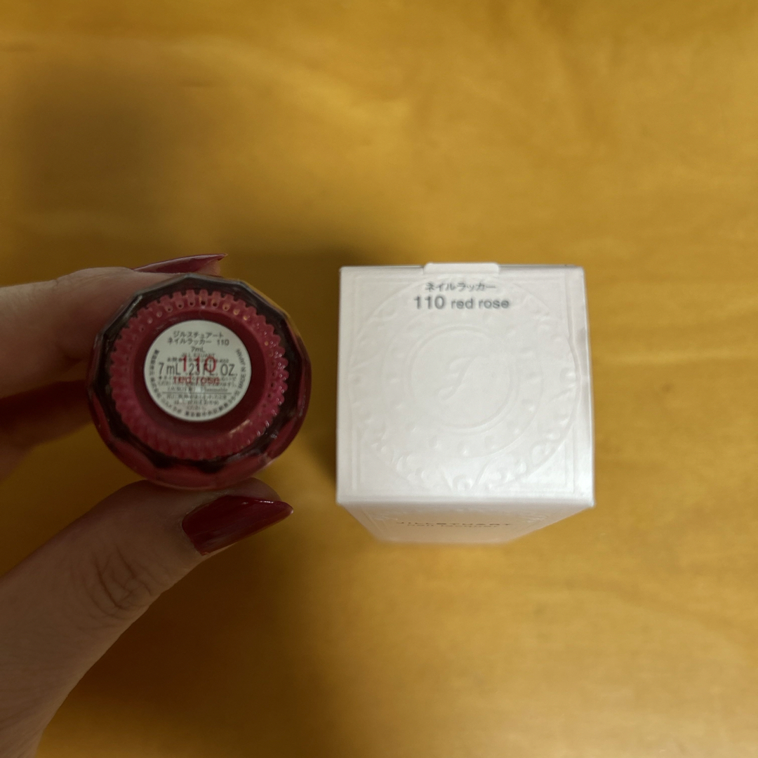 JILLSTUART(ジルスチュアート)のジルスチュアート　ネイルラッカー　廃盤品　110 red rose コスメ/美容のネイル(マニキュア)の商品写真