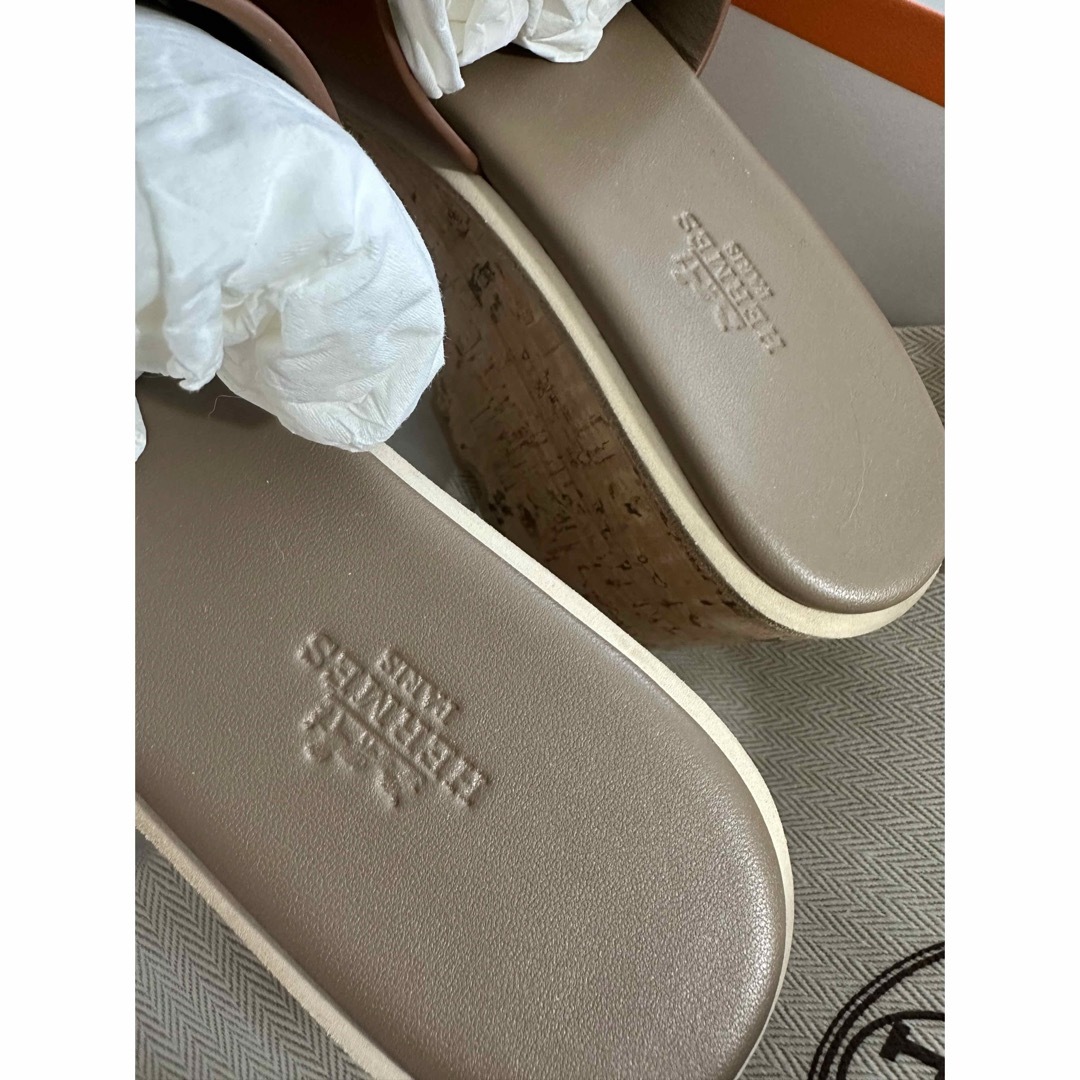 HERMES - 激レア! 未使用 エルメス サンダル 人気完売色 厚底 HERMES - 激レア! 未使用 エルメス サンダル 人気完売色 厚底
