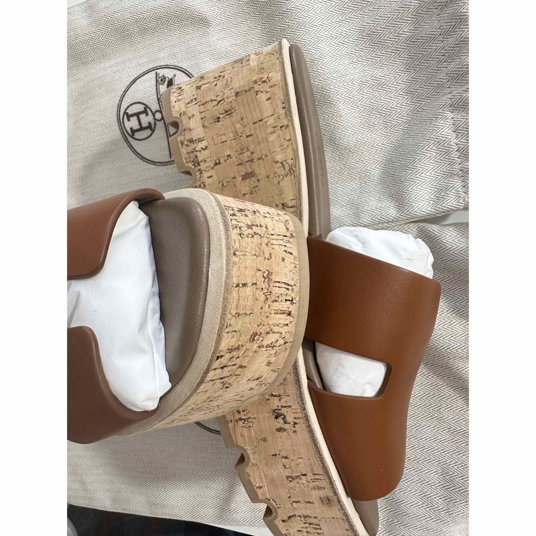 HERMES - 激レア! 未使用 エルメス サンダル 人気完売色 厚底 HERMES - 激レア! 未使用 エルメス サンダル 人気完売色 厚底