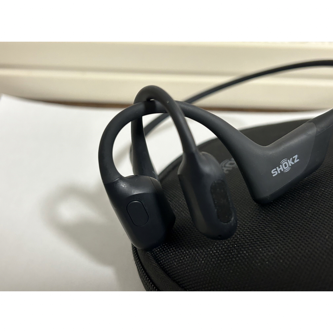 Shokz OPENRUNPRO ワイヤレス骨伝導ヘッドホン ブラック/ブルー Shokz OPENRUNPRO ワイヤレス骨伝導ヘッドホン ブラック/ブルー