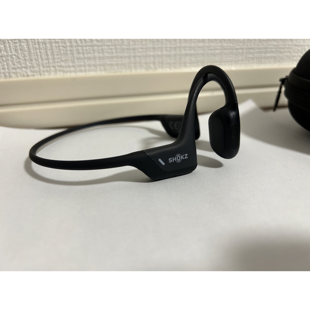 Shokz OPENRUNPRO ワイヤレス骨伝導ヘッドホン ブラック/ブルー Shokz OPENRUNPRO ワイヤレス骨伝導ヘッドホン ブラック/ブルー