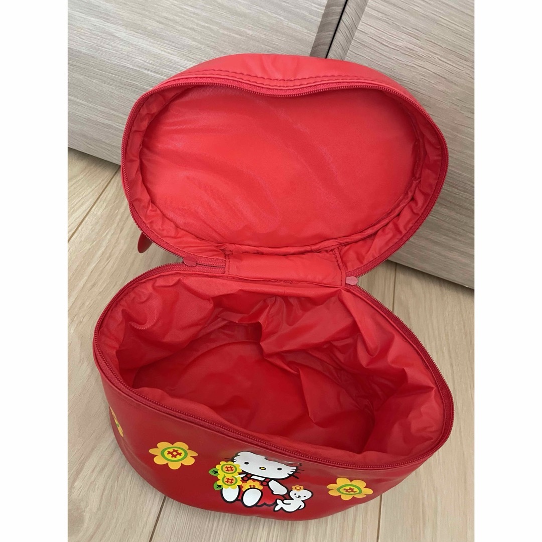 ハローキティ - キティちゃん レトロ ポーチの通販 by raku ハローキティ - キティちゃん レトロ ポーチの通販 by raku