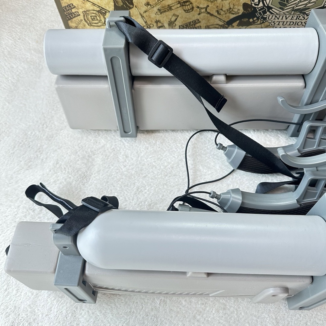 美品】進撃の巨人 立体機動装置 USJ ユニバ 正規品 公式 美品】進撃の巨人 立体機動装置 USJ ユニバ 正規品 公式