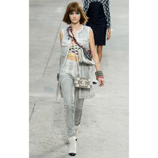 シャネル(CHANEL)のCHANEL  シャネル グレー デニム ジップフロント ワンピース ジレ(ひざ丈ワンピース)