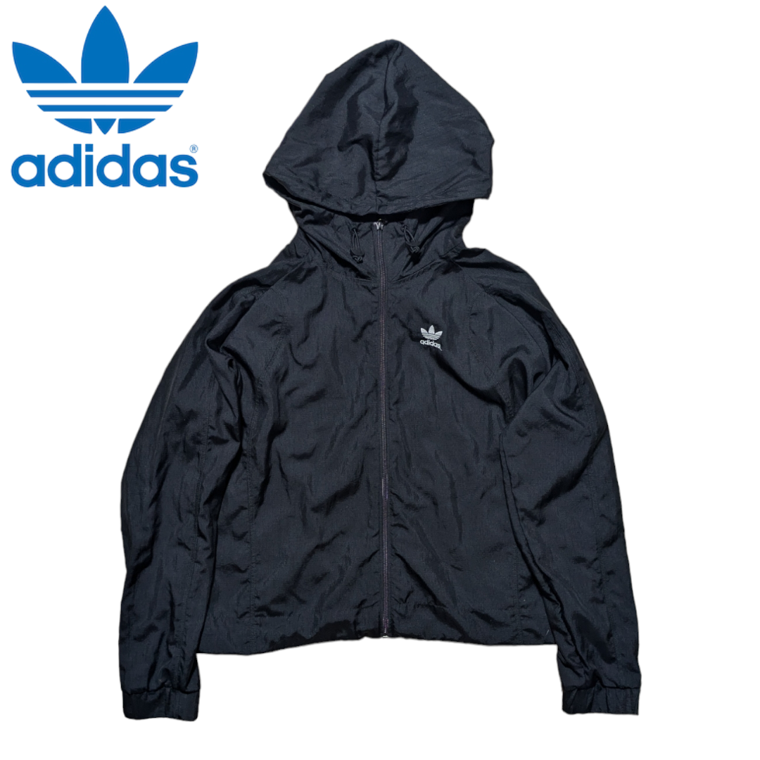 Originals(adidas)(オリジナルス)のADIDAS ORIGINALS ブラック スモールロゴ ナイロンジャケット レディースのジャケット/アウター(ナイロンジャケット)の商品写真