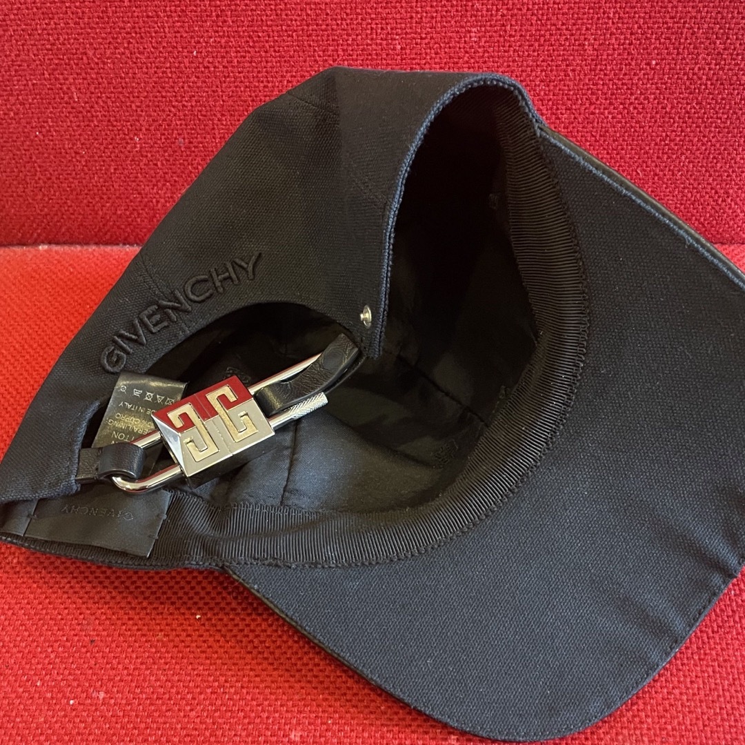 GIVENCHY - ジバンシー パドロックデザインベースボールキャップ GIVENCHY - ジバンシー パドロックデザインベースボールキャップ