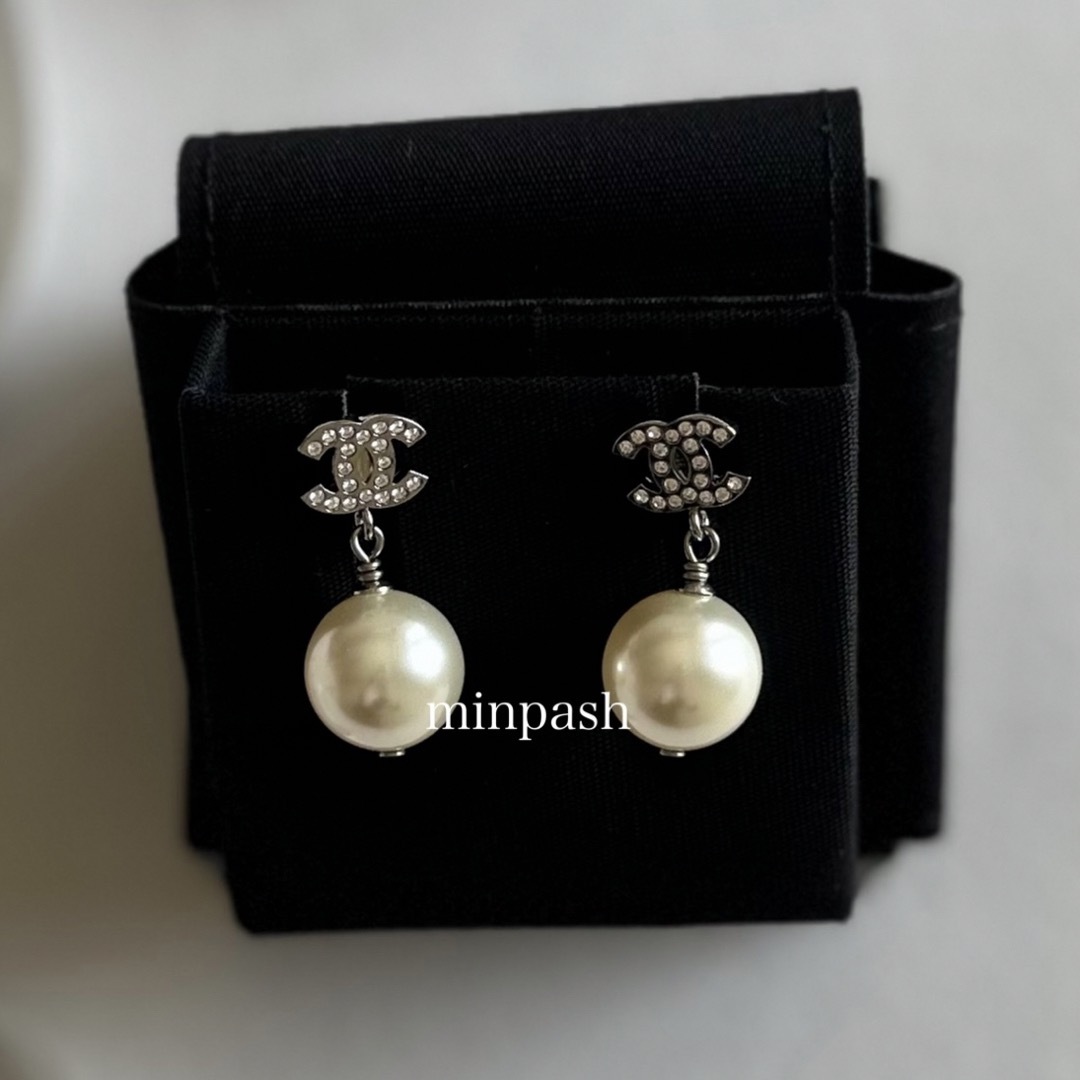 CHANEL 人気 パールピアス CCマーク シンプル CHANEL 人気 パールピアス CCマーク シンプル
