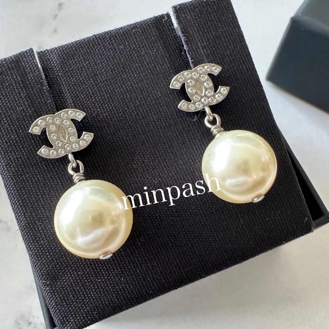 CHANEL 人気 パールピアス CCマーク シンプル CHANEL 人気 パールピアス CCマーク シンプル