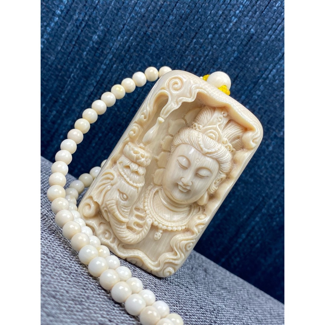 天然マンモス牙美しい手作り彫刻 3普賢菩萨 ネックレス 天然マンモス牙美しい手作り彫刻 3普賢菩萨 ネックレス