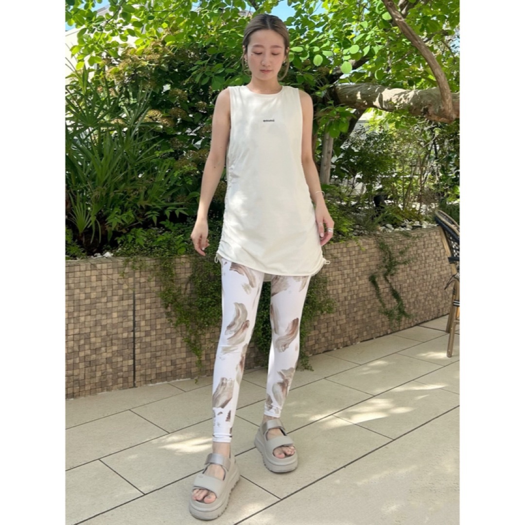 UGG - 新品【UGG for emmi】W GOLDENGLOW ゴールデングロウ 25の UGG - 新品【UGG for emmi】W GOLDENGLOW ゴールデングロウ 25の