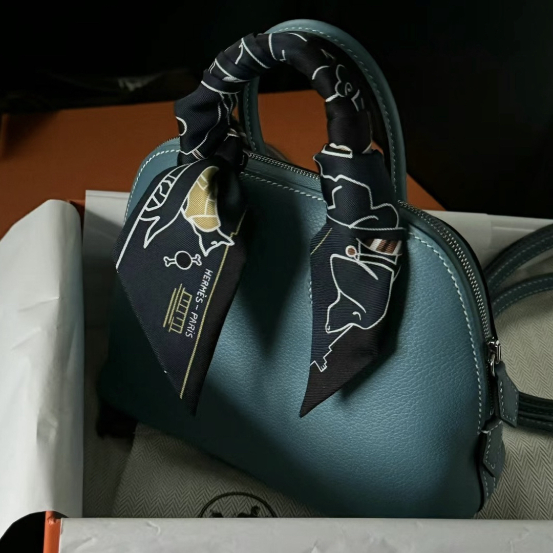 HERMES - 【新品未使用】エルメス ツイリー パリジャンの犬 2本 HERMES - 【新品未使用】エルメス ツイリー パリジャンの犬 2本