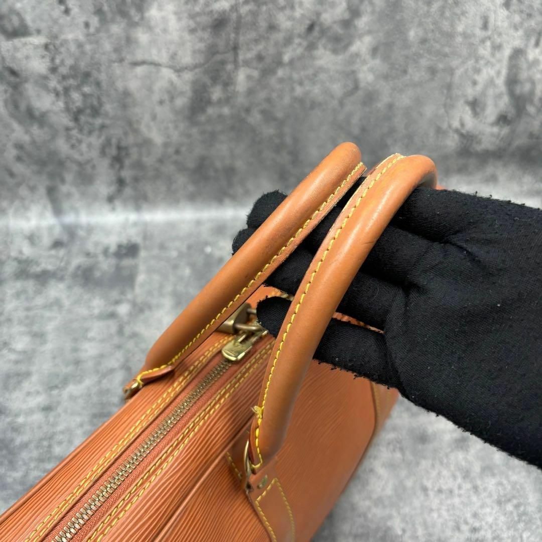 美品 ルイヴィトン エピ ポルトドキュマンヴォワヤージュ 美品 ルイヴィトン エピ ポルトドキュマンヴォワヤージュ