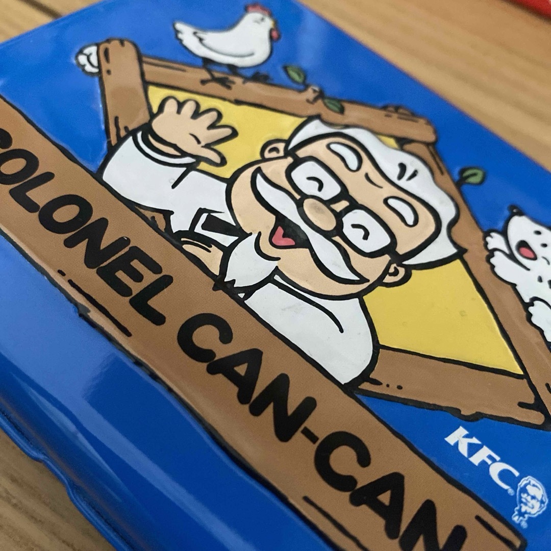 ケンタッキーフライドチキンのカーネルサンダース カンケース赤 ケンタッキーフライドチキンのカーネルサンダース カンケース赤