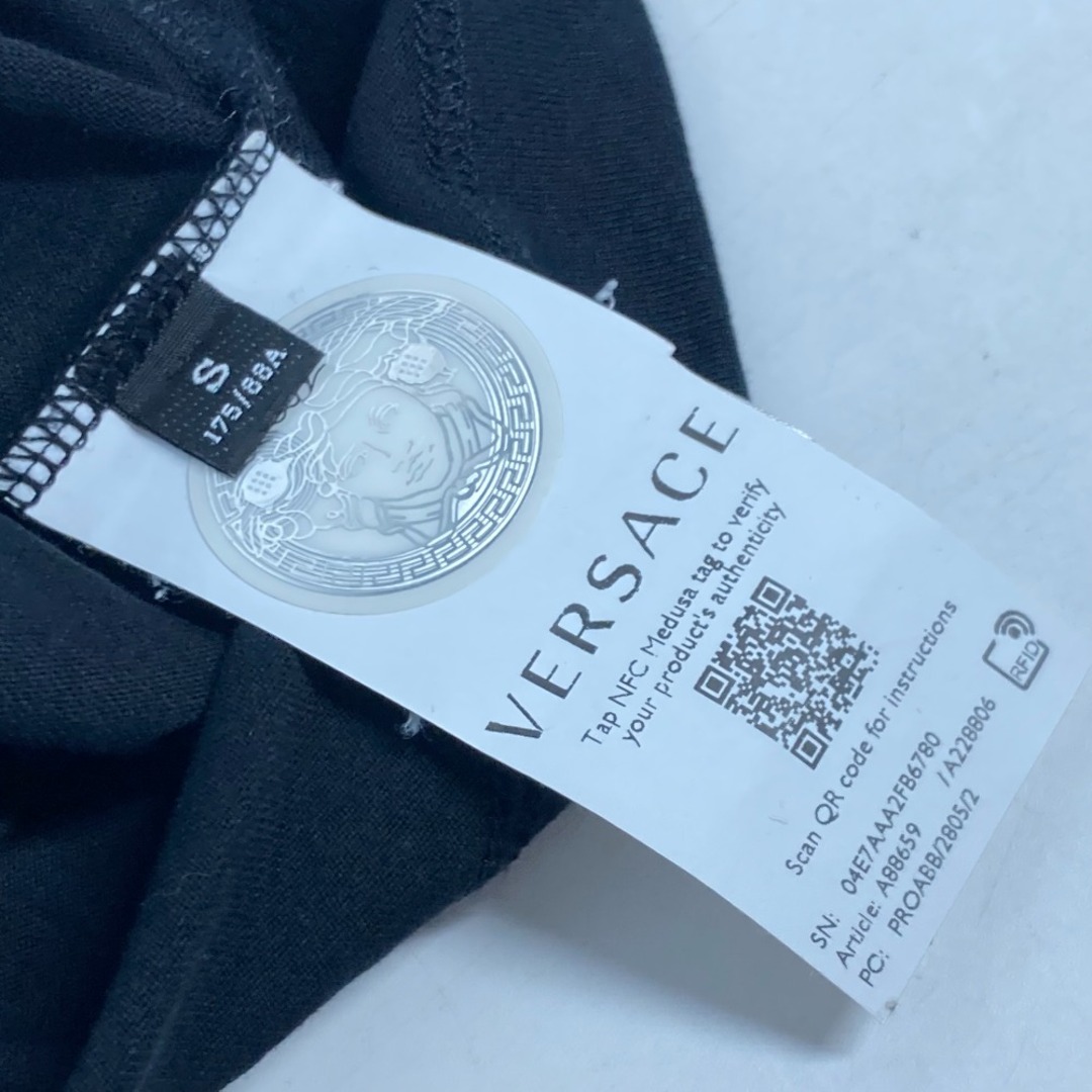 VERSACE - ヴェルサーチ VERSACE メデューサ トップス アパレル VERSACE - ヴェルサーチ VERSACE メデューサ トップス アパレル