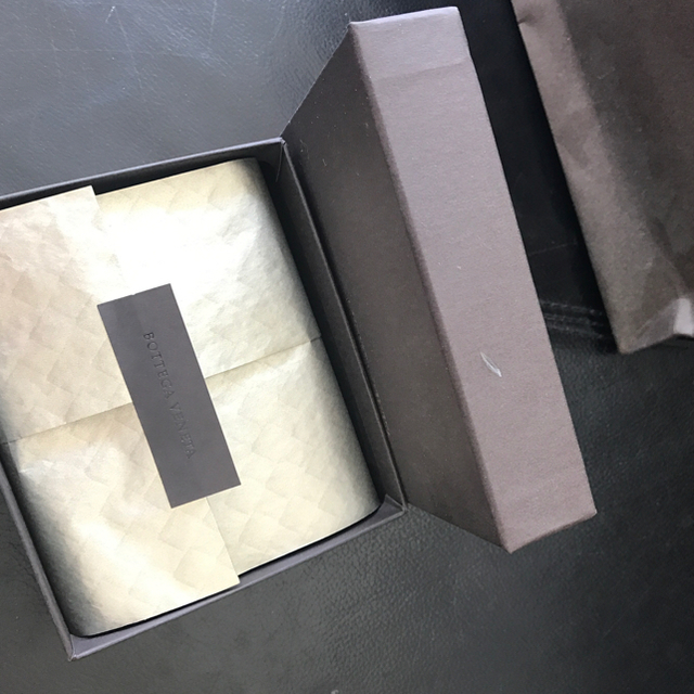 Bottega Veneta(ボッテガヴェネタ)のボッテガ 名刺入れ  箱付き  レディースのファッション小物(名刺入れ/定期入れ)の商品写真