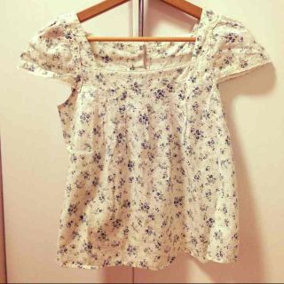 オリーブデオリーブ(OLIVEdesOLIVE)のOLIVE 花柄トップス(カットソー(半袖/袖なし))