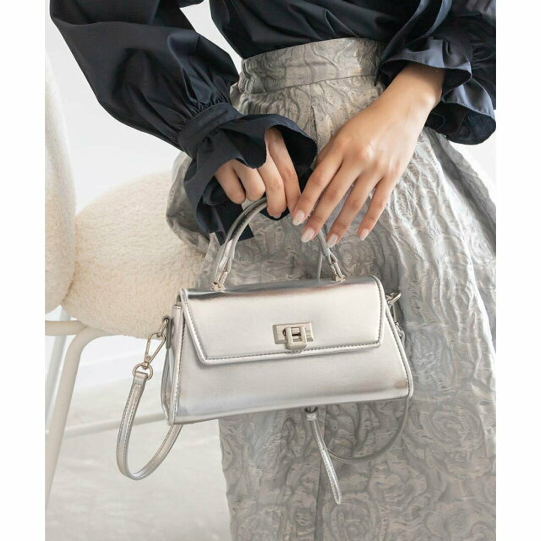 RANDA(ランダ)の【SILVER】【一部WEB限定カラー】2WAYフラップロックバッグ レディースのバッグ(ハンドバッグ)の商品写真