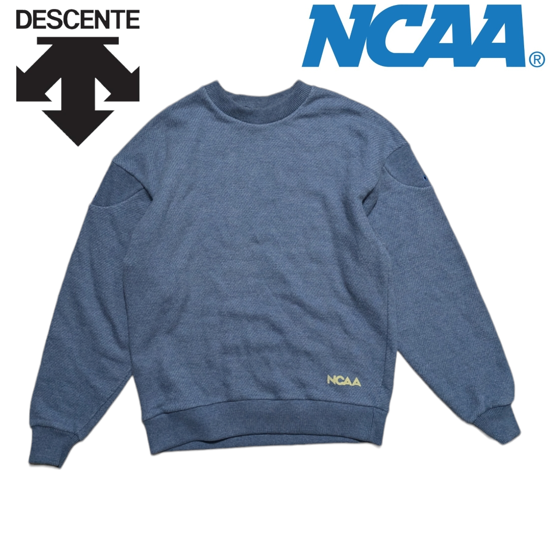 DESCENTE - DESCENTE NCAA ブルーグレー スウェットトレーナーの DESCENTE - DESCENTE NCAA ブルーグレー スウェットトレーナーの