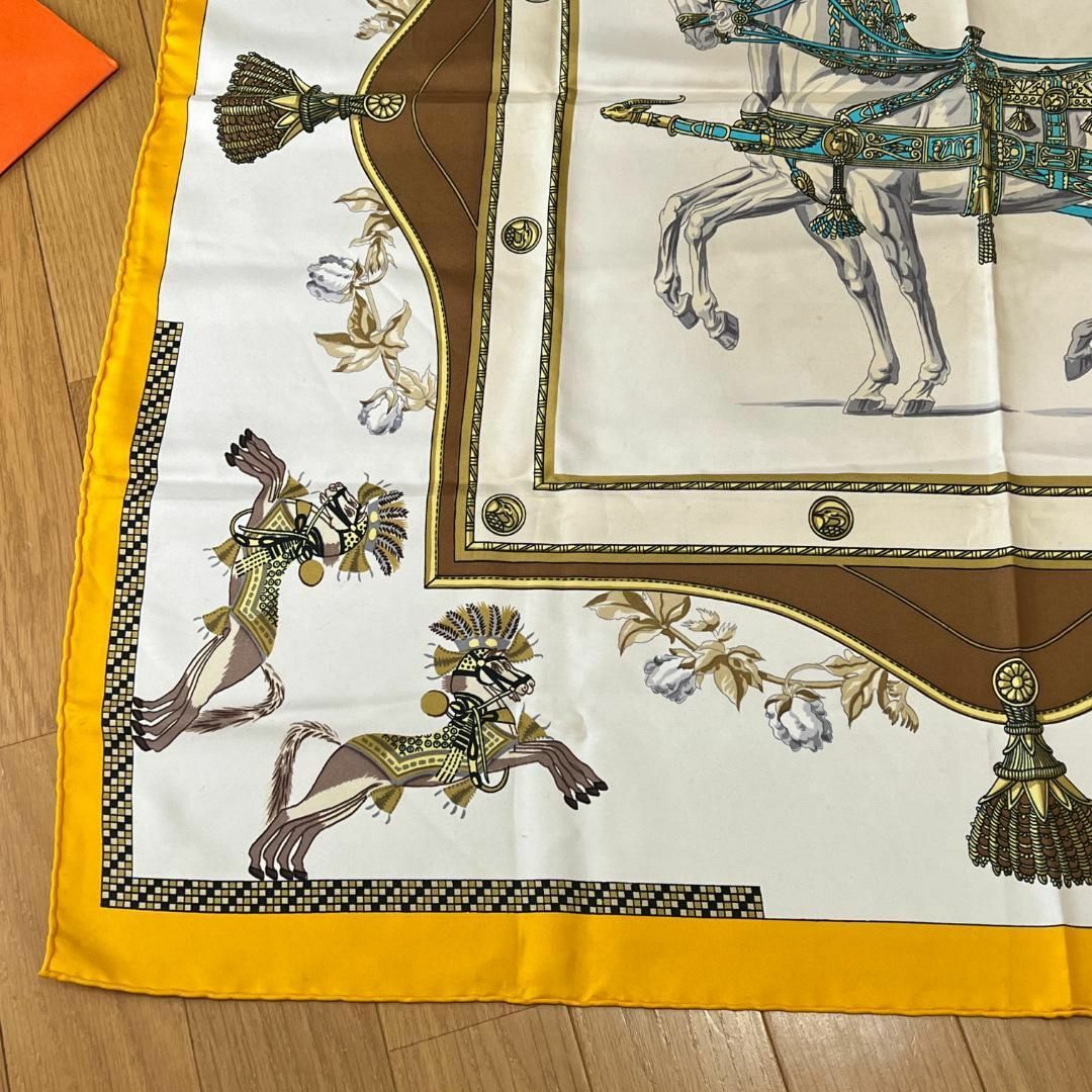HERMES エルメス カレ90 フランス初代帝国のハーネス イエロー HERMES エルメス カレ90 フランス初代帝国のハーネス イエロー