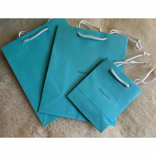 Tiffany & Co.(ショップ袋)のフリマアイテム一覧 Tiffany & Co.(ショップ袋)のフリマアイテム一覧