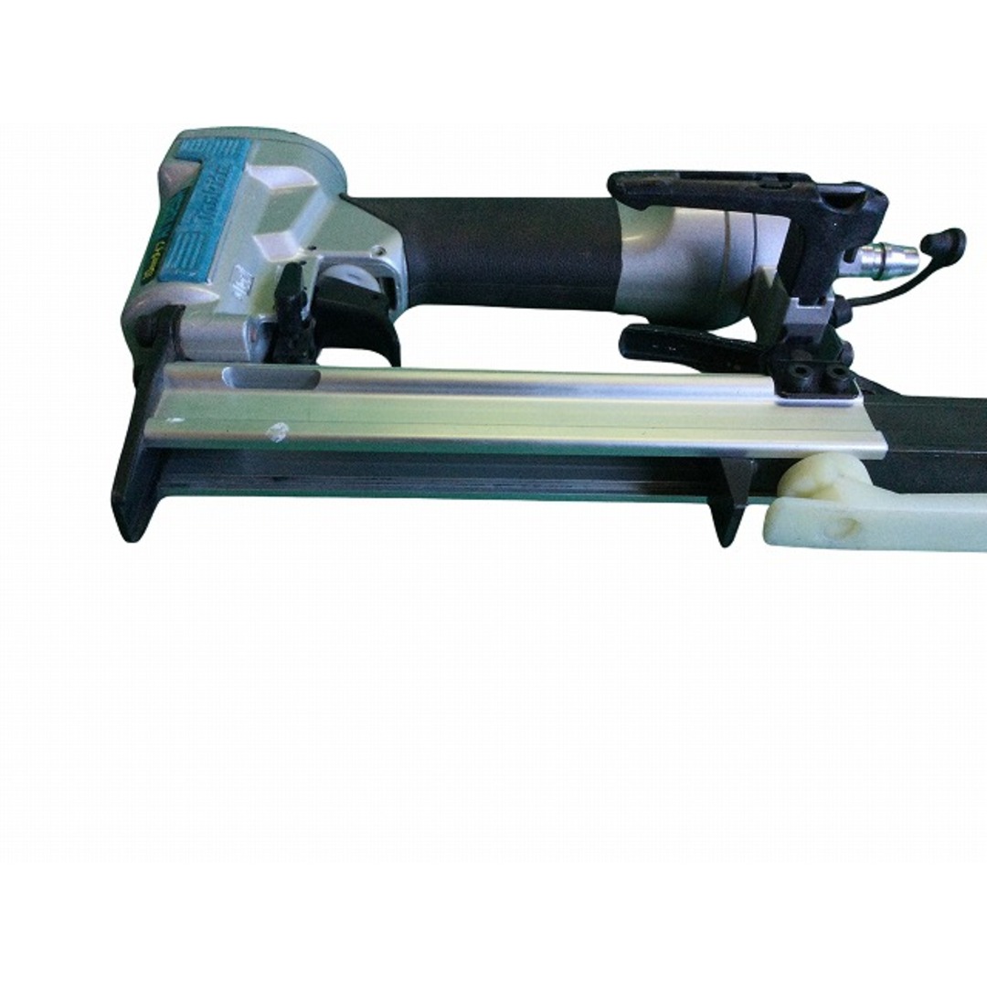 ☆中古品☆makita マキタ 常圧エアタッカー AT1025A 本体+パーツ ☆中古品☆makita マキタ 常圧エアタッカー AT1025A 本体+パーツ