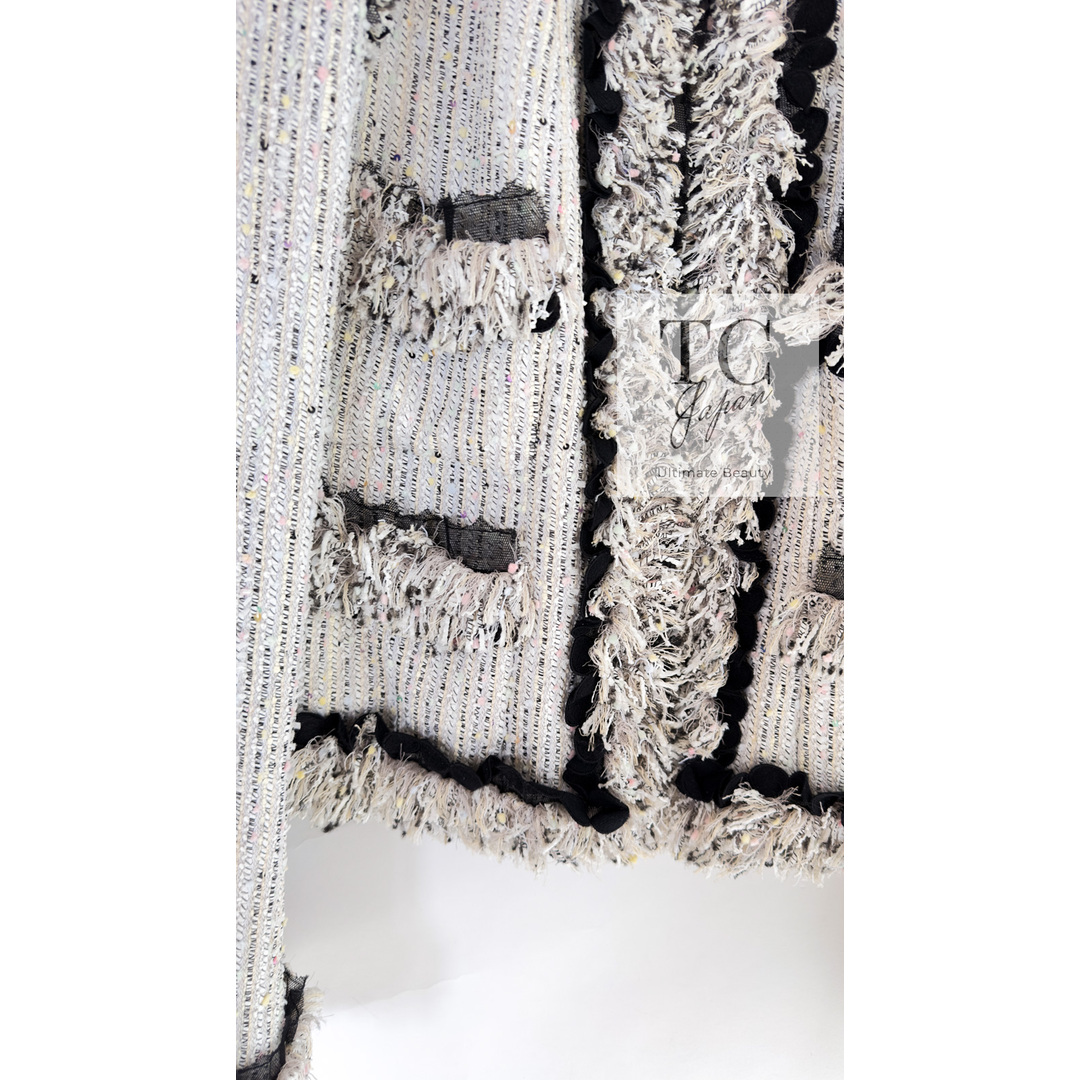 CHANEL - シャネル ジャケット スーツ CHANEL アイボリー グレー CHANEL - シャネル ジャケット スーツ CHANEL アイボリー グレー