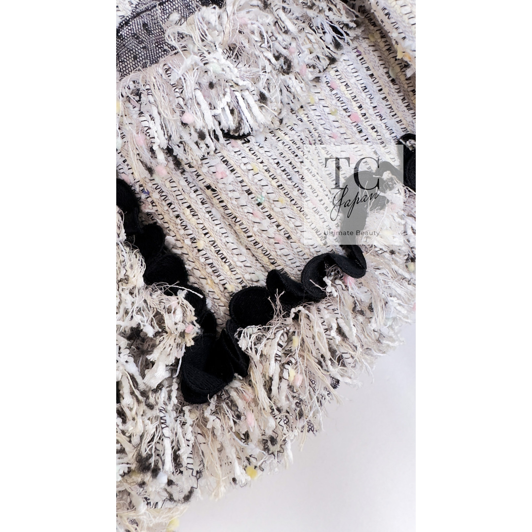 CHANEL - シャネル ジャケット スーツ CHANEL アイボリー グレー CHANEL - シャネル ジャケット スーツ CHANEL アイボリー グレー