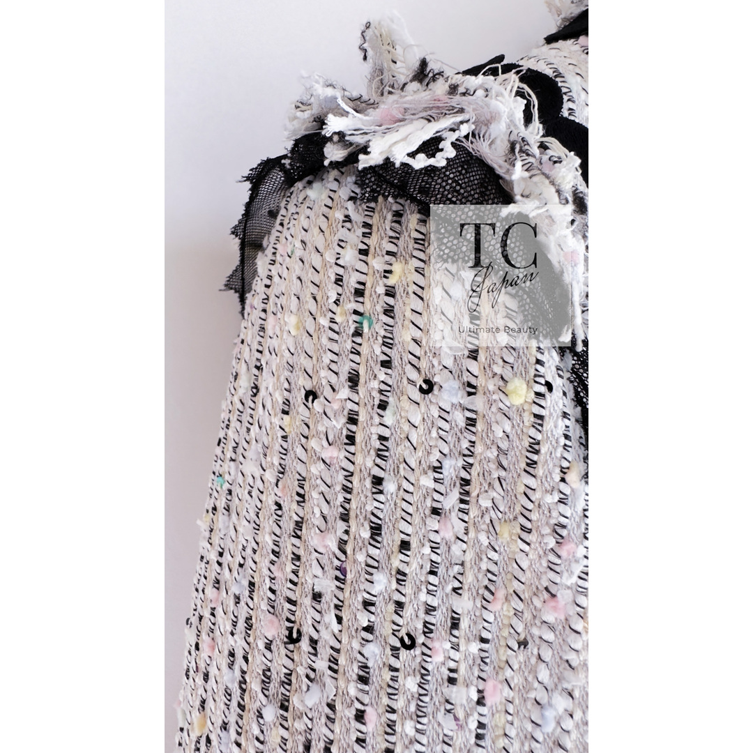 CHANEL - シャネル ジャケット スーツ CHANEL アイボリー グレー CHANEL - シャネル ジャケット スーツ CHANEL アイボリー グレー