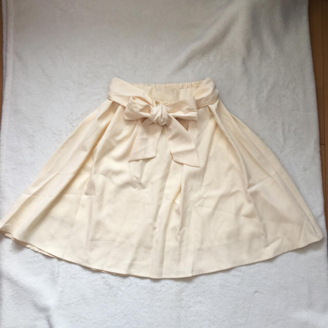 AS KNOW AS(アズノウアズ)の新品タグ付き フレアスカート レディースのスカート(ひざ丈スカート)の商品写真